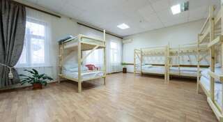 Гостиница Хостел Централ Пятигорск Кровать в общем 12-местном номере для мужчин и женщин-2